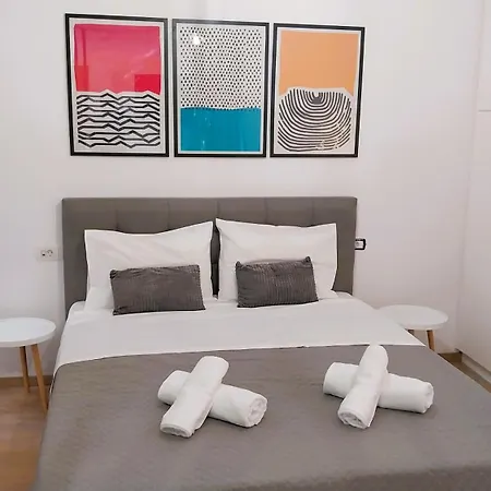 Uni Island - Metropolis Apartment